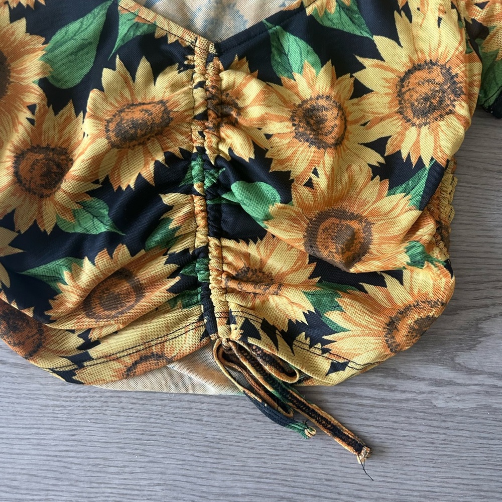 Current Mood Sunflower Crop Top - Picture 2 of 4